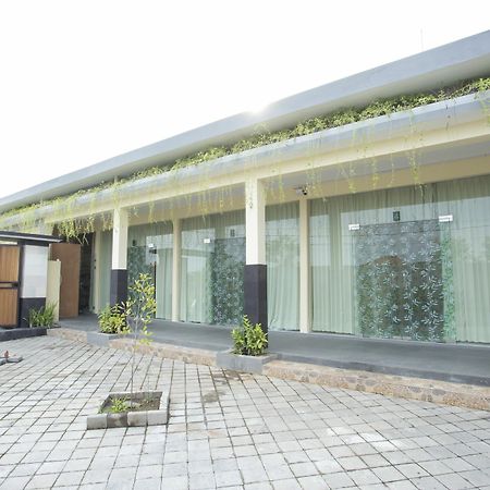 V Canggu Dormitory Exterior photo