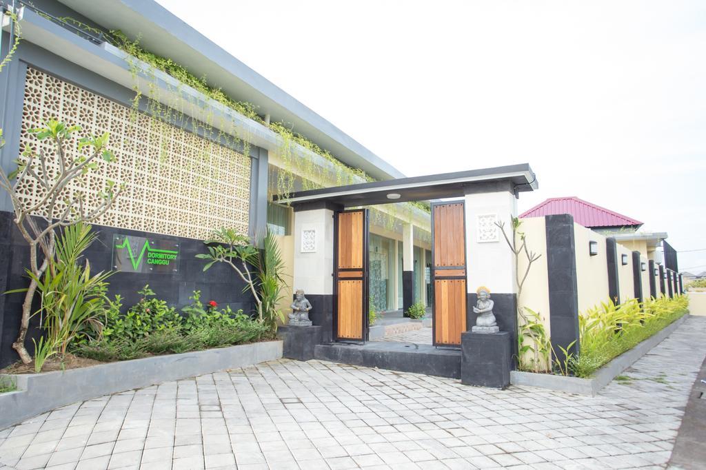 V Canggu Dormitory Exterior photo
