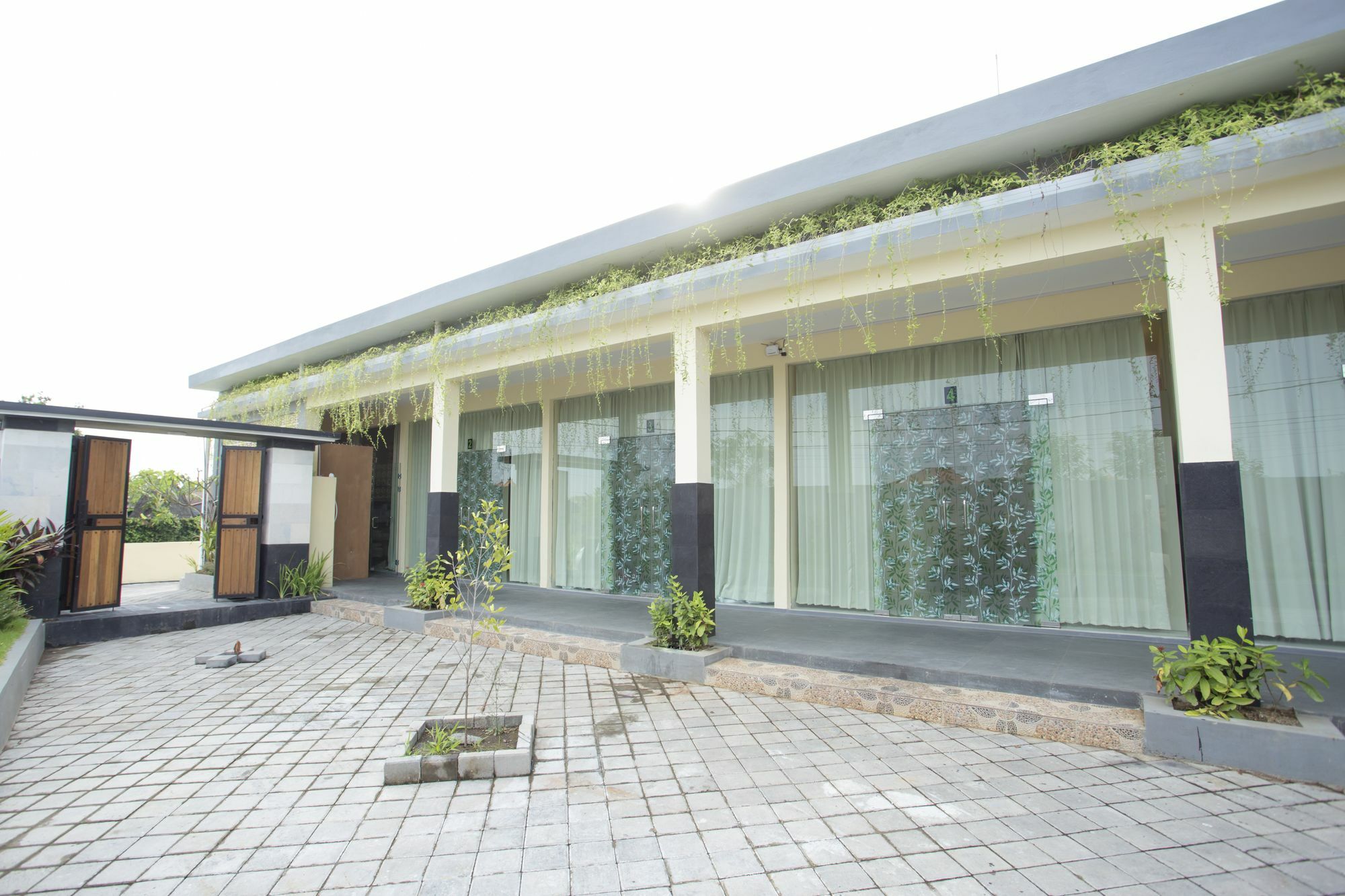 V Canggu Dormitory Exterior photo